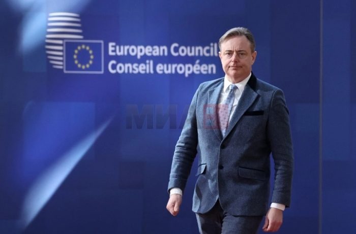 ДЕ ВЕВЕР: Тоа е неразумен чекор на ЕУ, дефинитивно постојат и подобри решенија од кражба на парите на руската Централна банка