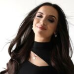 (Фото) Водителката која за љубов си замина од Македонија пред десет години и стана мајка, денес изгледа како модел