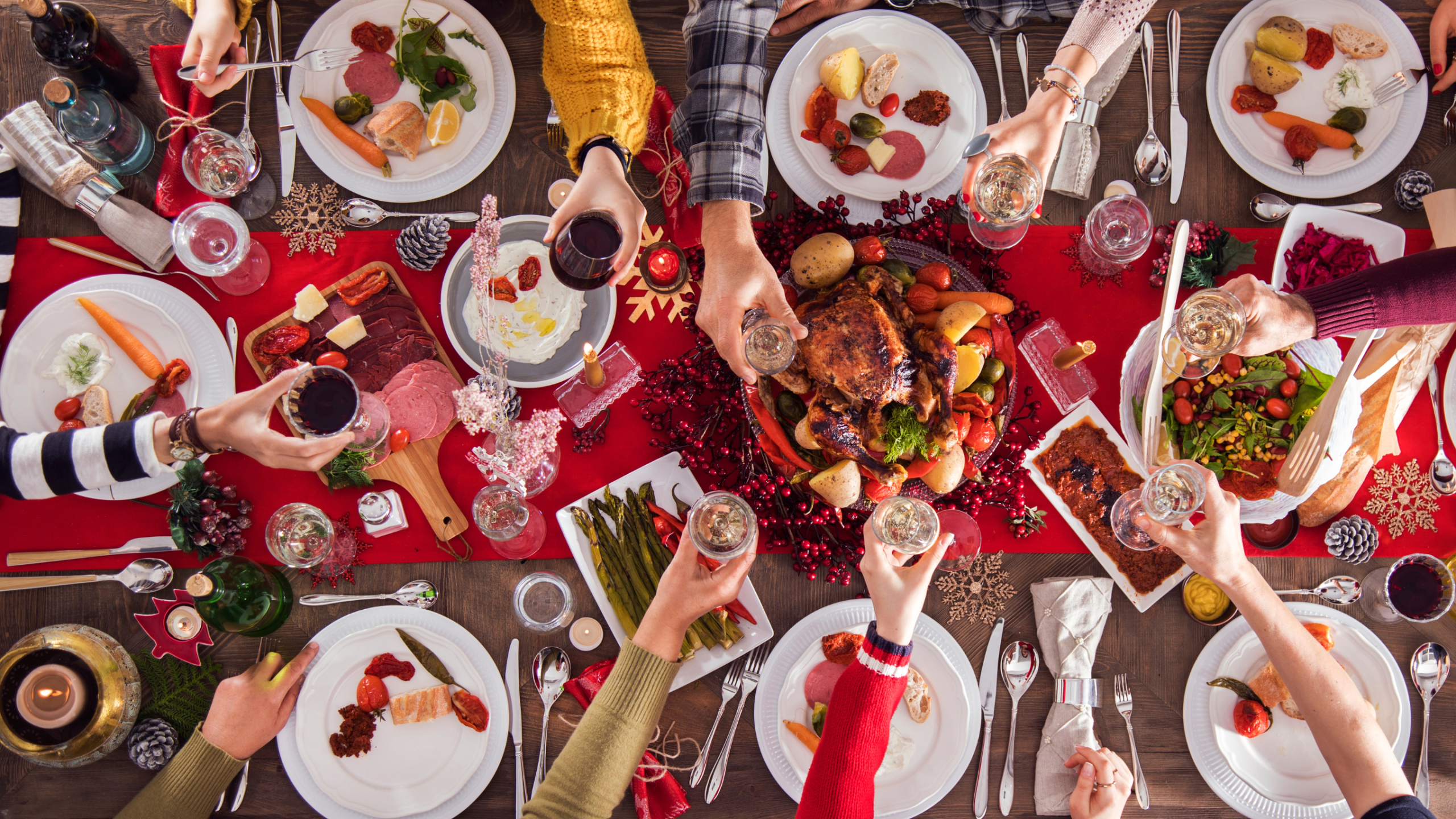 Празнична исхрана и прослави: 7 совети како да уживате без грижа на совест