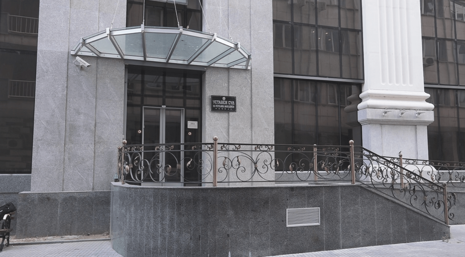 Нов обид на судиите и обвинителите преку Уставен да си обезбедат повисоки плати