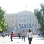 Земјоделците привремено ги отворија сите автопатишта во Грција