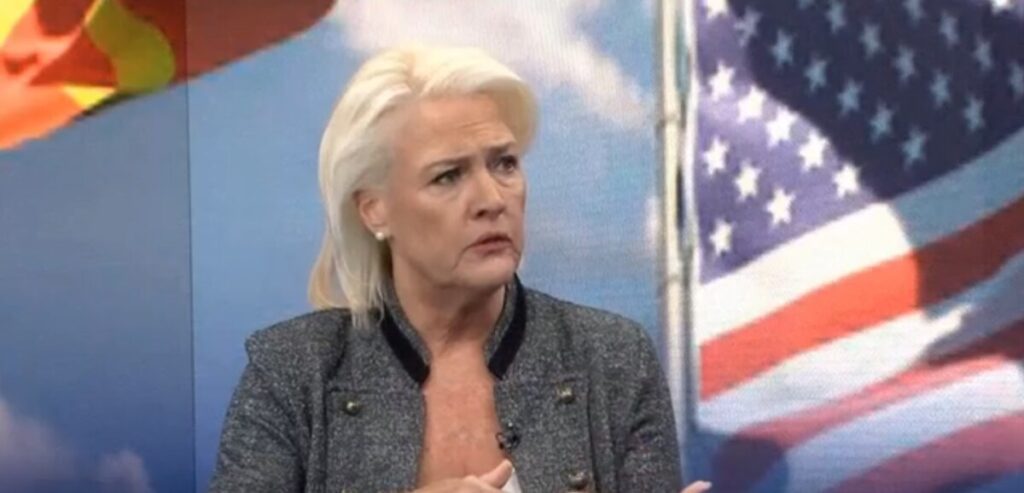 „Чистка“ во Стејт Департментот: Трамп повлекува 30 кариерни амбасадори – на списокот за враќање дома е и амбасадорот од Скопје