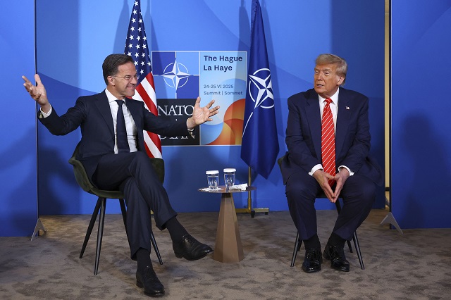 Шефот на НАТО: ЕУ не треба целосно да престане да зависи од САД во одбраната