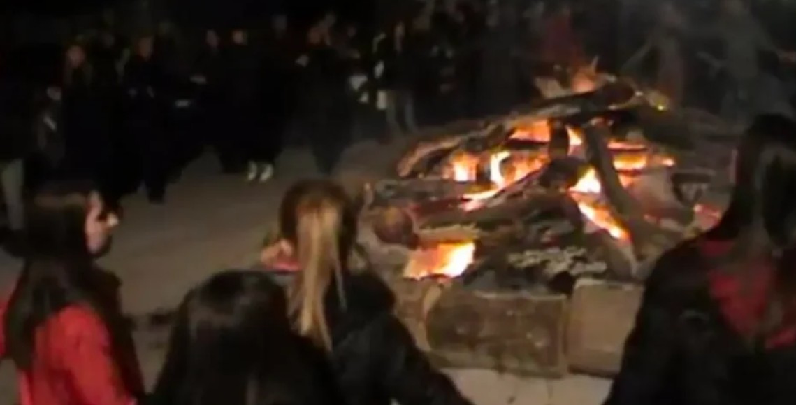 Градоначалникот на Лерин забранил македонска песна на Коледе (ВИДЕО)