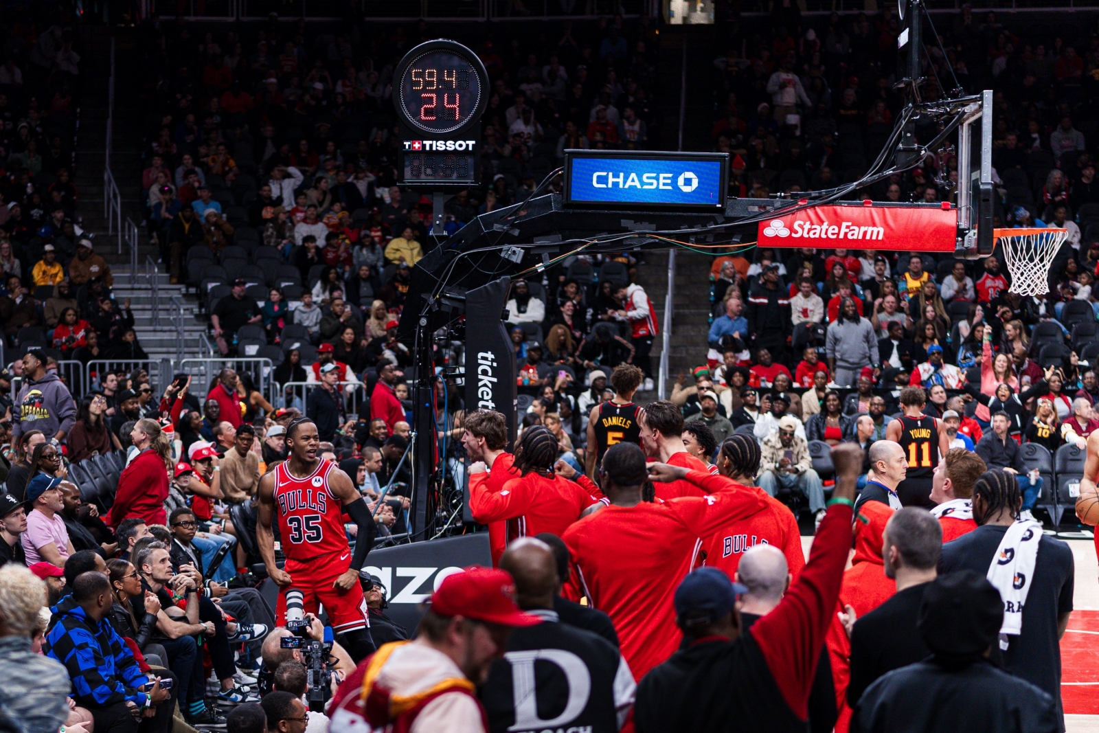 Чикаго го израмни рекордот на сезоната во НБА и едвај ја победи Атланта (ВИДЕО)