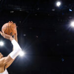 Вембањама ја сопре Оклахома на патот кон двојна круна