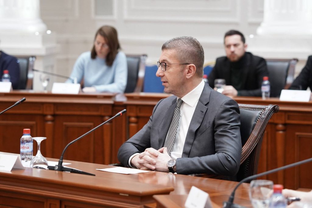 Мицкоски со порака до граѓаните кои заминале во странство: Каде и да одите, колку и да сте успешни, таму секогаш ќе бидете дојденци