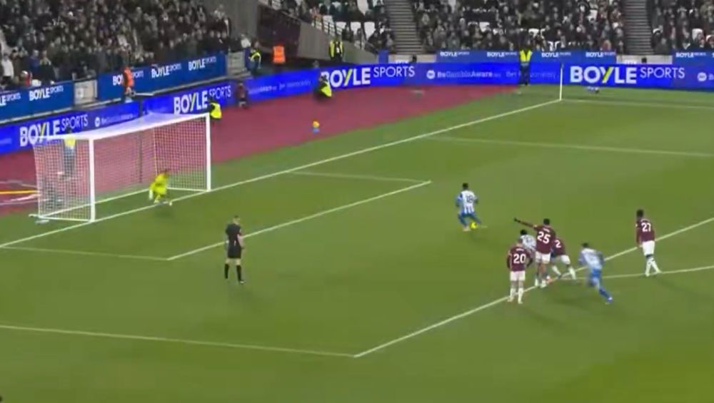 Велбек се обиде со паненка да даде гол од пенал, но – се посрамоти! (ВИДЕО)