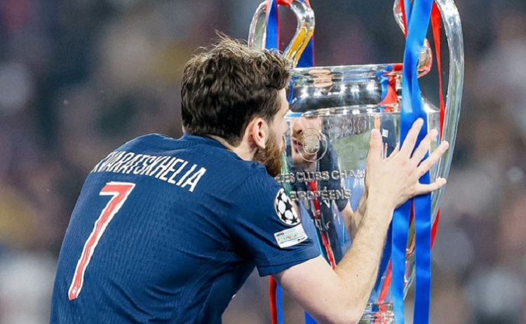 Кварацкелија освои сѐ во фудбалот со ПСЖ оваа сезона, но не е најдобар спортист на Грузија