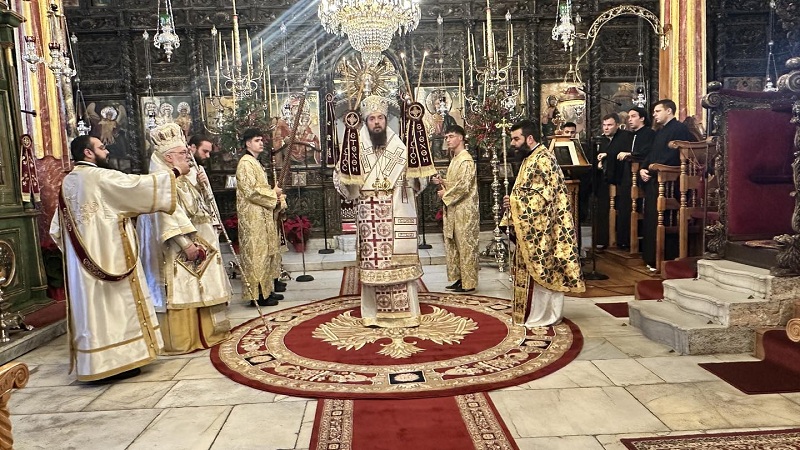 Владиката Јаков служеше во Грција