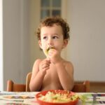 Што да направите кога детето постојано бара уште храна?