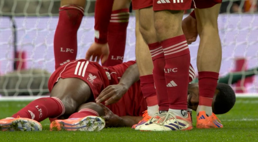 Исак има фрактура на ногата, ќе паузира неколку месеци?