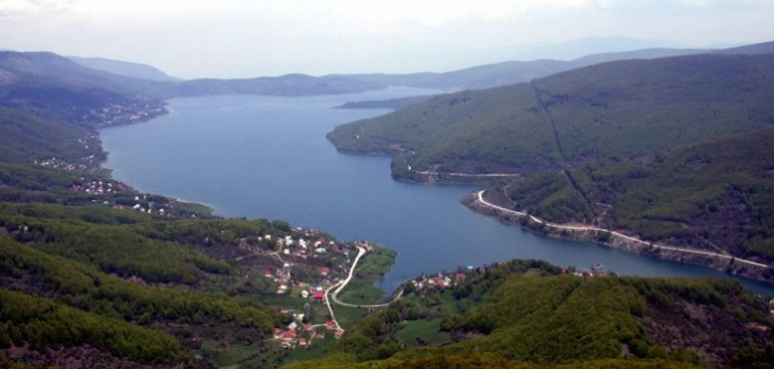 ЦУК: Мал авион падна во Мавровското Езеро, едно лице повредено