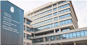 Млада мајка од Белград е обвинета за обид за убиство на своето бебе