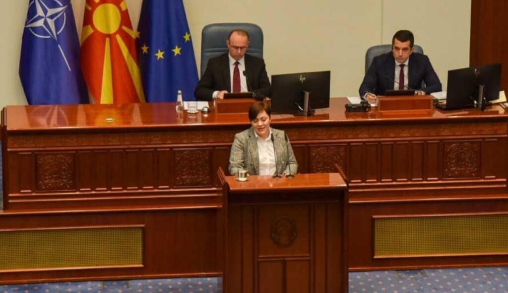 Димитриеска-Кочоска: Во 2026 година продолжуваме со стратегијата за стабилен раст, намалување на буџетскиот дефицит и подобар животен стандард