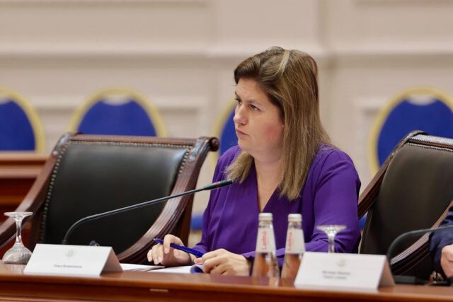 СДСМ до ВМРО-ДПМНЕ: Кога го спомнавте пасошот на Божиновска, до каде е работата со бугарското државјанство?