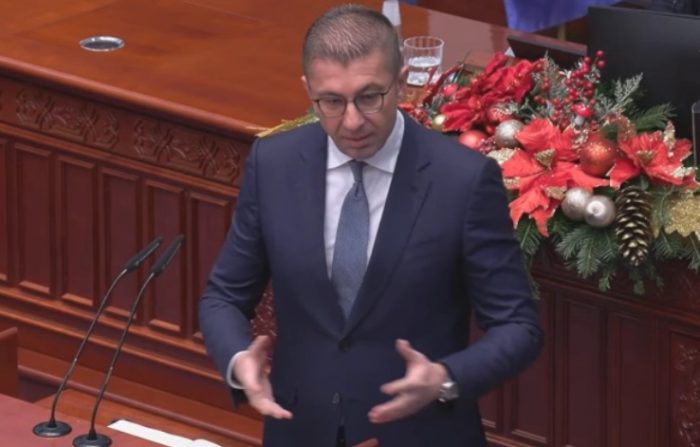 МИЦКОСКИ ДО ФИЛИПЧЕ: Ја манипулиравте јавноста со струјатата додека екс директорот и екс висок функционер на СДСМ е во бегство