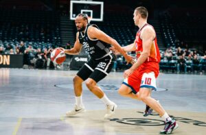 Навивачите на Партизан ги исвиркаа Тајрик Џонс и Џабари Паркер (ВИДЕО)