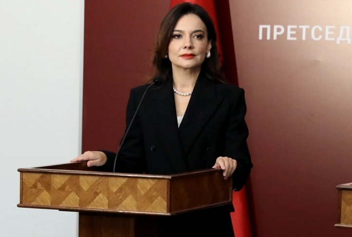 Албанската министерка за Европа во официјална посета на Македонија