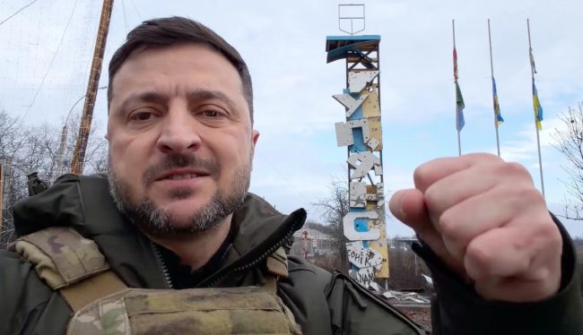 ЗЕЛЕНСКИ ГО ПОСЕТИ КУПЈАНСК ОТКАКО УКРАИНСКИТЕ СИЛИ ПОВРАТИЛЕ ДЕЛОВИ ОД ГРАДОТ