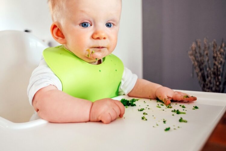 КОГА БЕБЕТО СЛАБО НАПРЕДУВА: Кои се најдобрите намирници за здрав раст и зголемување на телесната тежина и кога да ги воведете