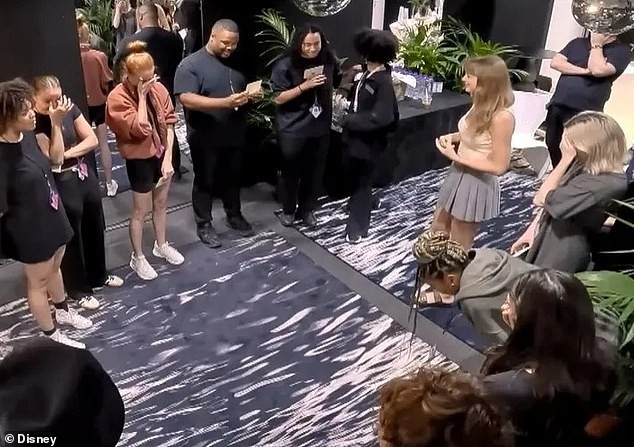 Плач на сцена: Тејлор Свифт ги награди своите соработници со неверојатни 197 милиони долари бонуси по најуспешната турнеја во историјата