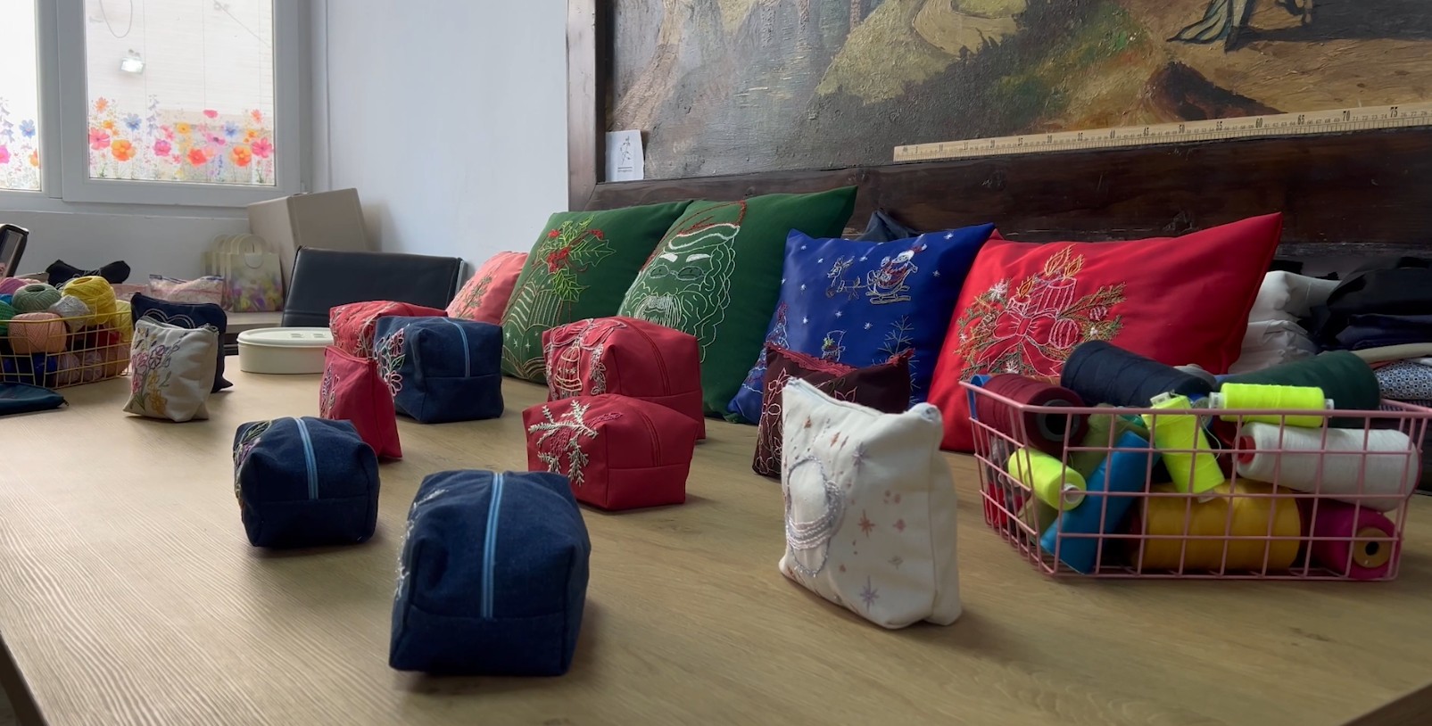 Ресоцијализација преку учење занает: Жени осуденички шијат во текстилна работилница во Идризово