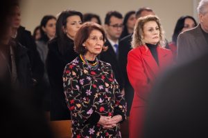 Претседателката на државата единствена од државниот врв дојде во Црква за Божиќ кај Католиците