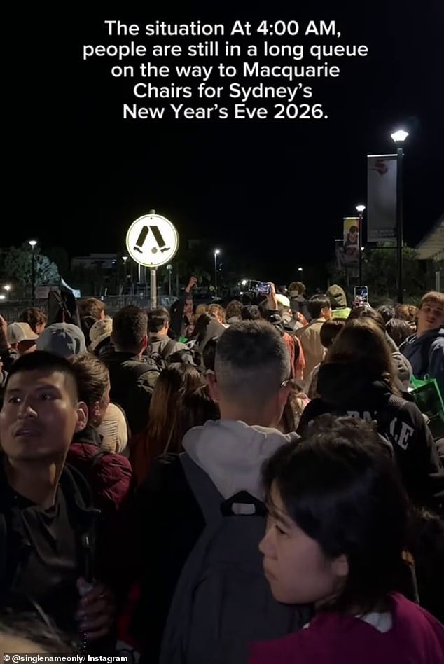 Хаос, паника и рекордни редици во Сиднеј: Илјадници луѓе кампуваат од 4 часот наутро за совршено место за славење на Новата година и за огнометот што го чека целиот свет