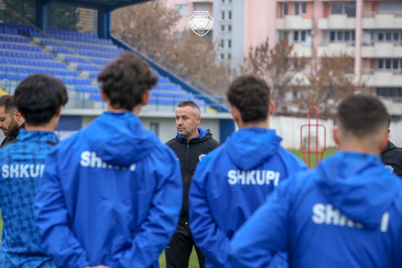 Испаднатиот Шкупи остана без тренер – Османи не сака повеќе да работи без пари!