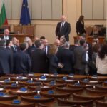 Парламентот на Бугарија едногласно ја прифати оставката на Владата