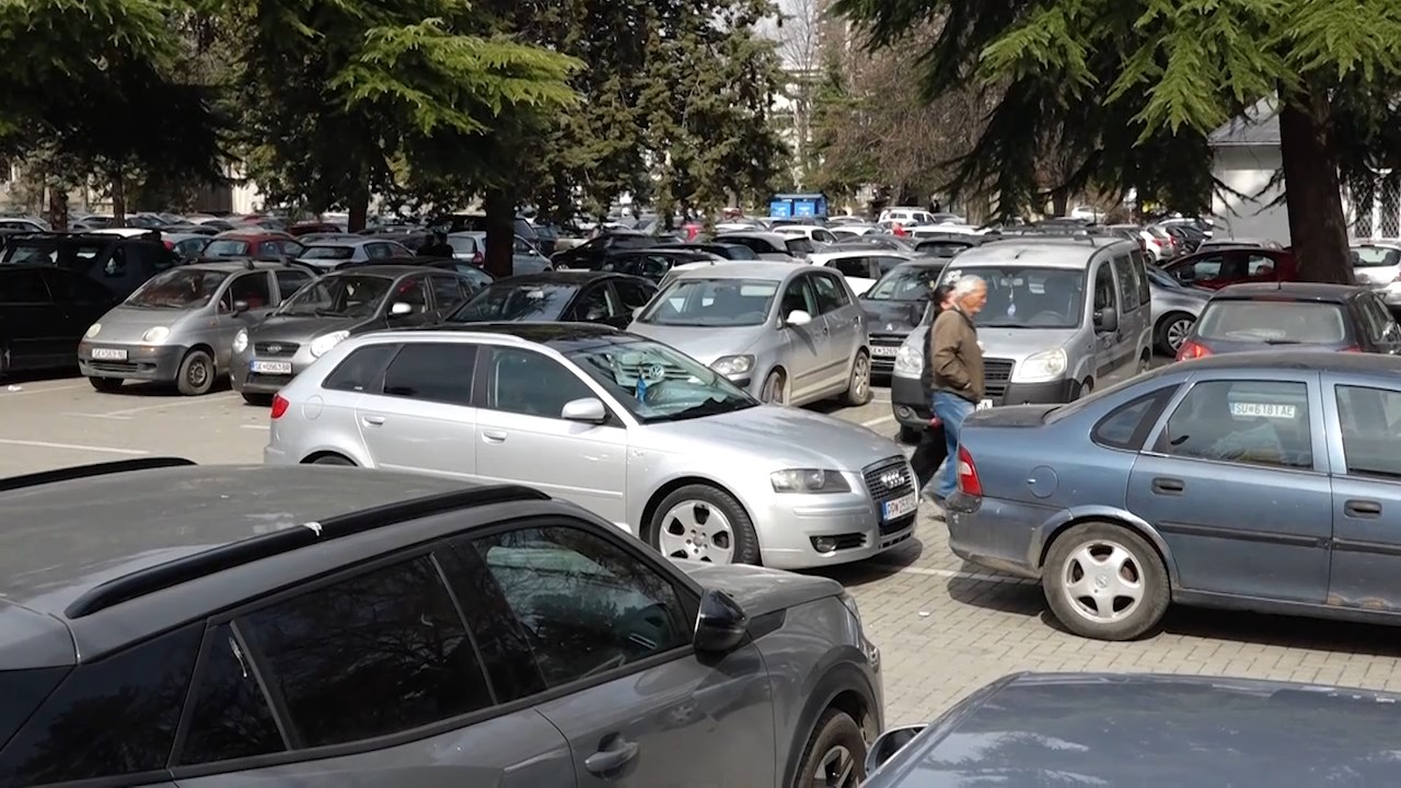 Пациентите револтирани, Алиу допрва најавува градба на катна гаража