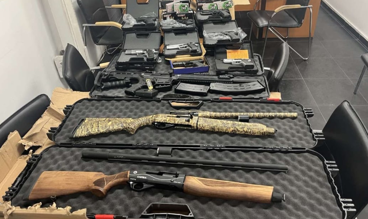 СО ПОМОШ ОД БУГАРСКИТЕ СЛУЖБИ СПРЕЧЕН НЕЛЕГАЛЕН ВЛЕЗ НА ОРУЖЕ – одземени три пушки, 20 пиштоли и 5.750 куршуми