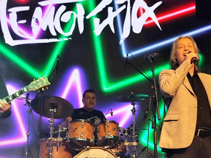 ЕМОТИВЕН ВРЕМЕПОЛОВ НА КОНЦЕРТОТ НА „МЕМОРИЈА“ СО 16 СТАРИ И НОВИ ЧЛЕНОВИ