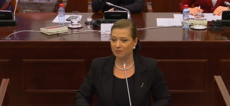 Кавга во парламентот: Василевска бара изземање на Апасиев