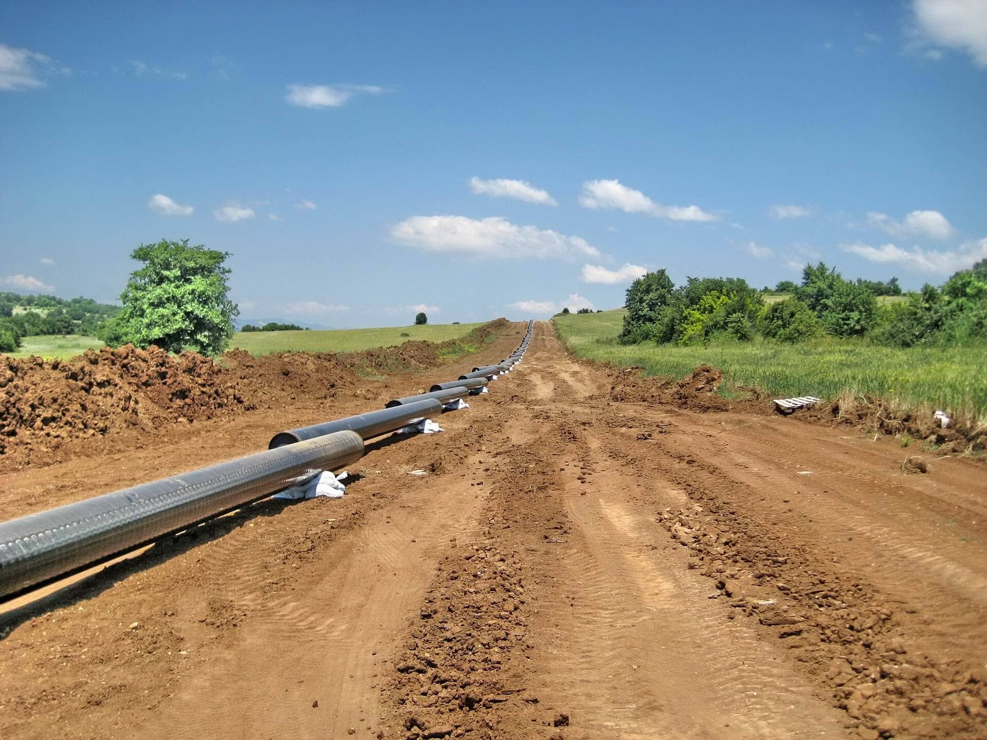 ПОТРОШЕНИ 143 МИЛИОНИ ЕВРА, направени три гасоводи – гас нема