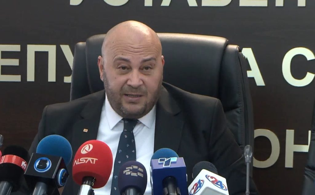 Костадиновски очекува предметот во врска со Законот за употреба на јазиците да биде решен следната година