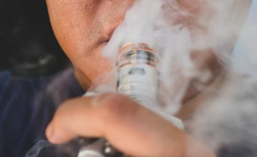 Неколку хоспитализирани, едено лице во тешка здравствена состојба, по пушење електронски цигари со течност од „домашно производство“