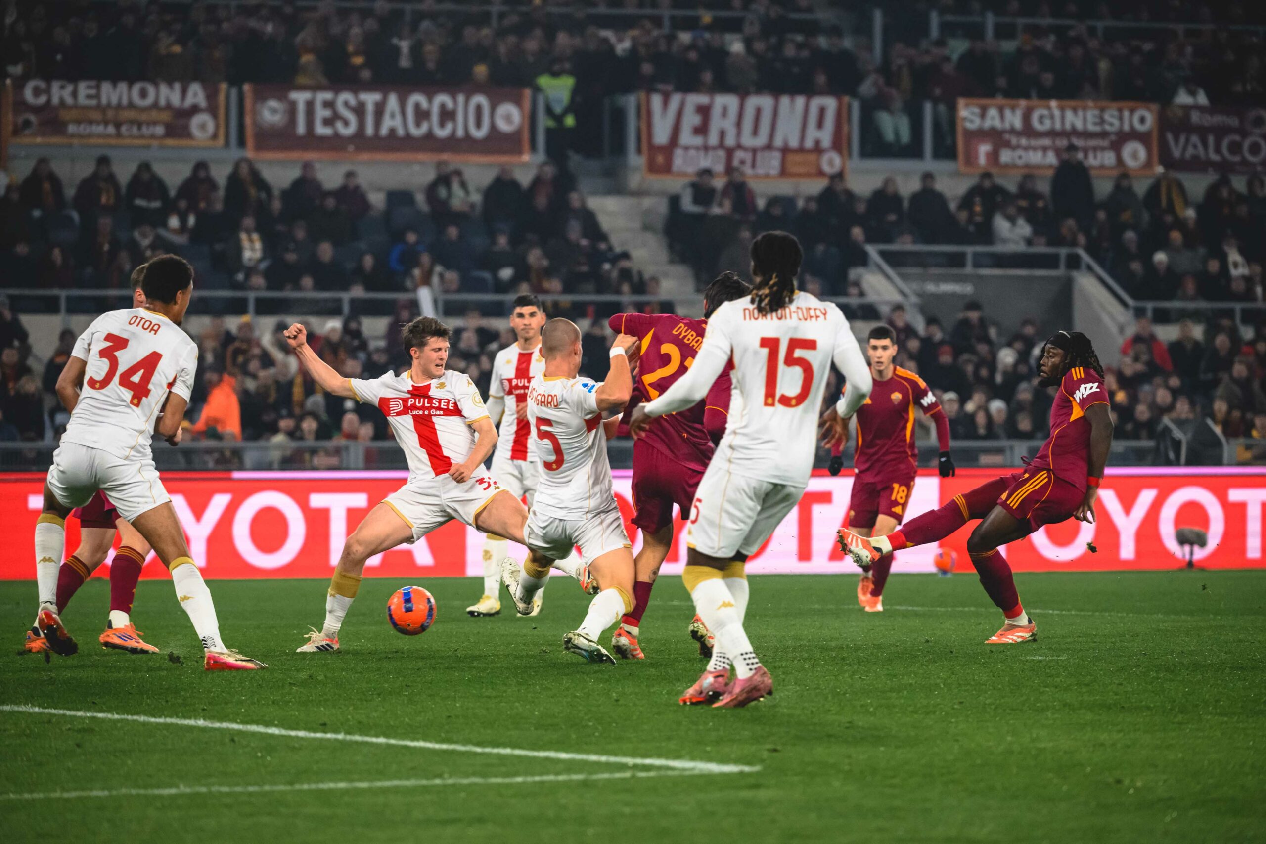 Рома лесно ја надигра Џенова на „Олимпико“ (ВИДЕО)