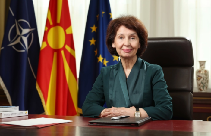 Честитка од претседателката Сиљановска-Давкова до верниците кои го прославуваат Божиќ според Грегоријанскиот календар