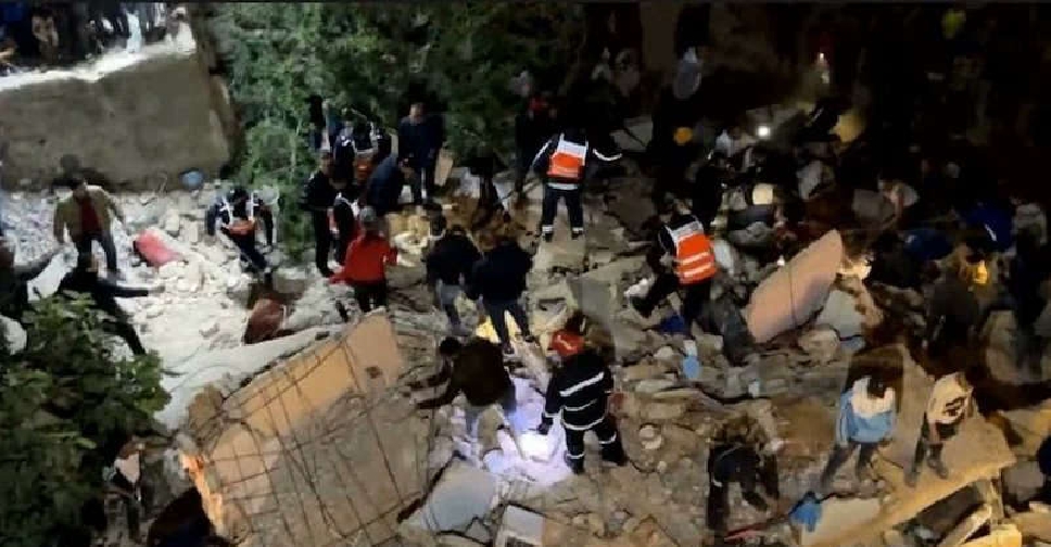 Најмалку 19 лица загинаа при уривање на две згради во Мароко