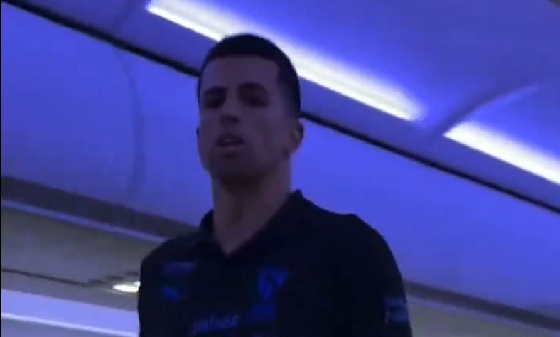 Кансело нападна патник во авион! (ВИДЕО)