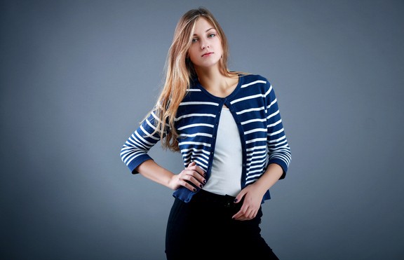 Кардиганите со пруги се најголемиот моден хит и го освојуваат светот оваа зима