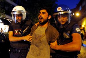 Турција приведе 115 осомничени членови на Исламска држава