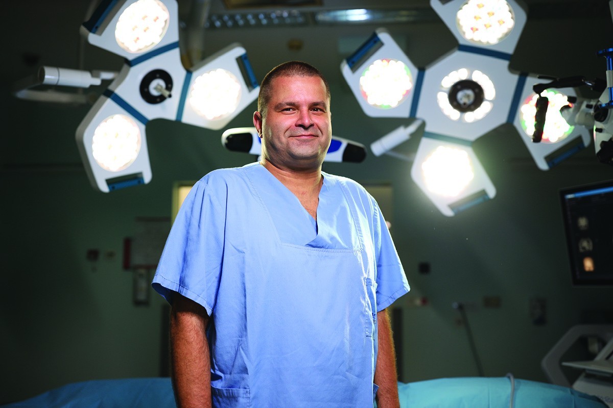 Интервју со доц. д-р Миленко Костов: „БОЛКАТА ВО ВРАТОТ СТАНУВА СЕКОЈДНЕВИЕ – СÈ ПОЧЕСТО КАЈ МЛАДИ ЛУЃЕ ОТКРИВАМЕ ЦЕРВИКАЛНА ДИСКУС ХЕРНИЈА“