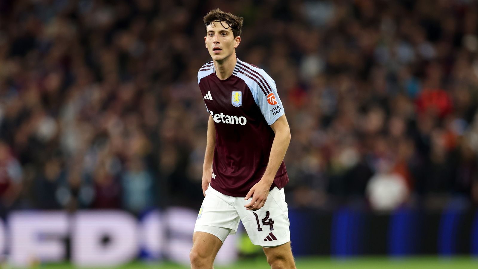 Барселона сака да купи дефанзивец на Астон Вила