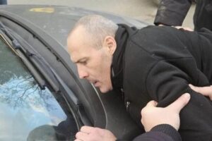 Уапсен е монструмот што избоде баба пред 3 годишниот внук – пред 2 месеци излезе од затвор