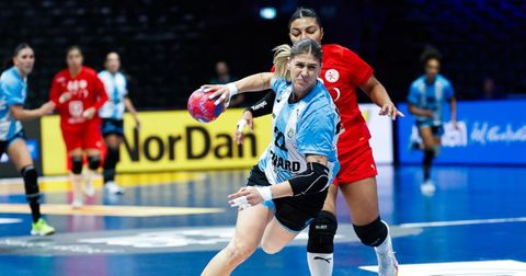 Тунис се врати од -7, но Аргентина со звукот на сирената впиша голема победа