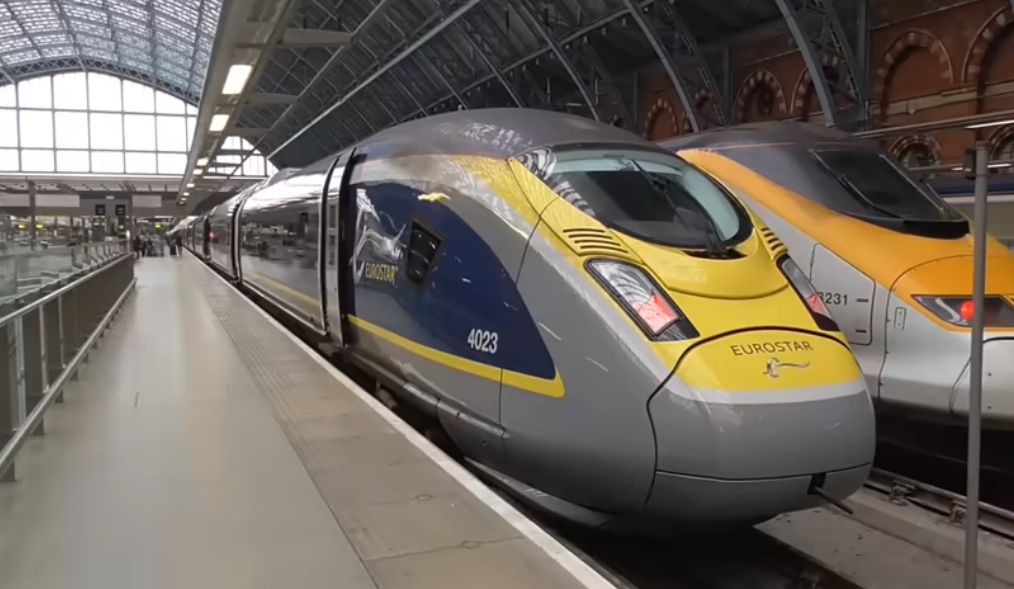 ВОЗОВИТЕ НА ЕУРОСТАР ОСТАНАА БЕЗ СТРУЈА, стотици патници останаа далеку од своите празнични одредишта