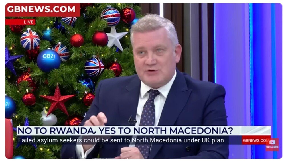 (Видео) Британската телевизија GBN за мигрантите: „Ќе ве стационираме во Северна Македонија, таму може да работите и да изградите живот“